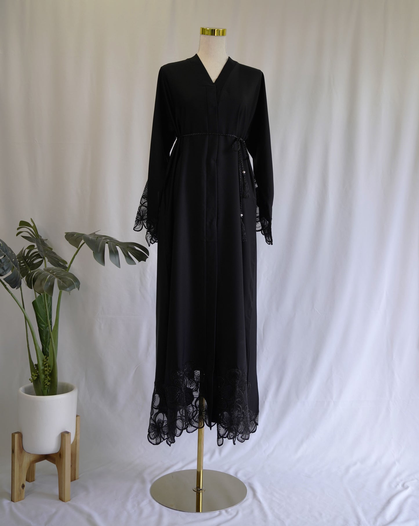 Inaayah Abaya