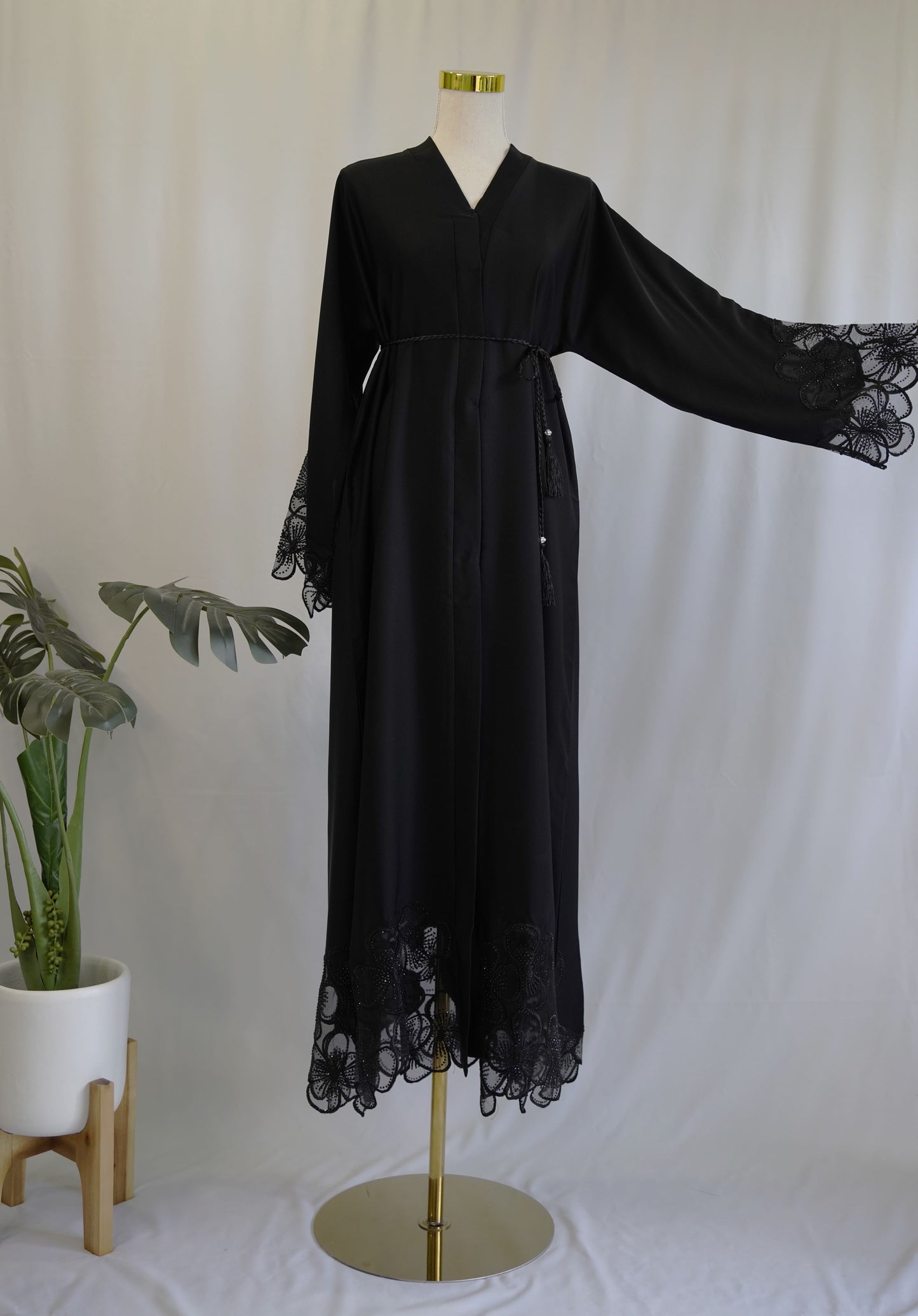 Inaayah Abaya
