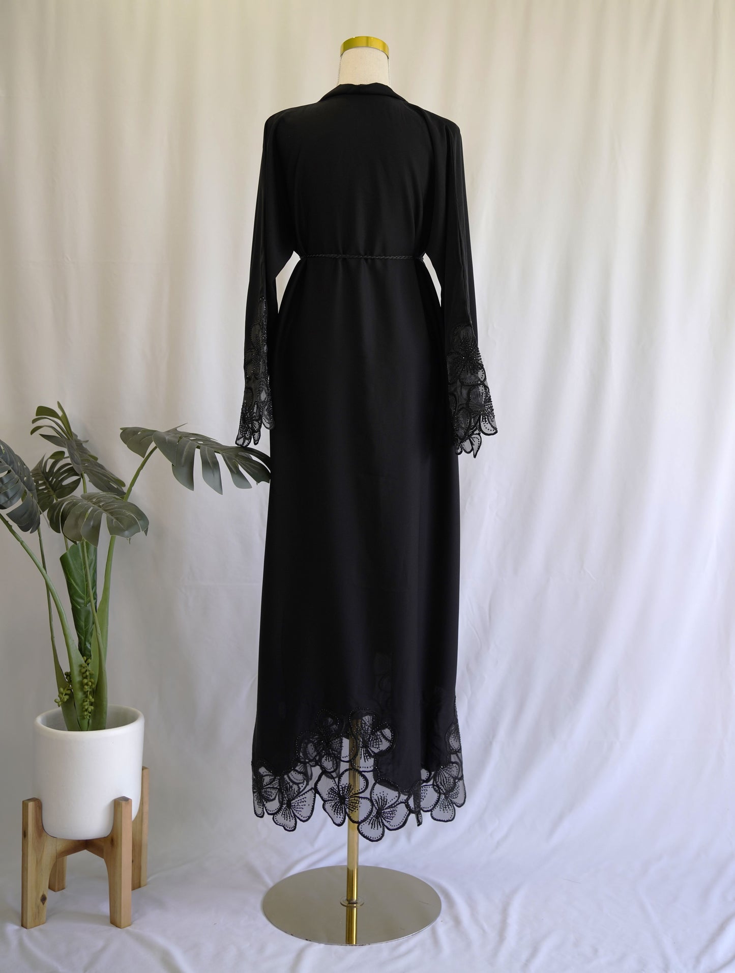 Inaayah Abaya